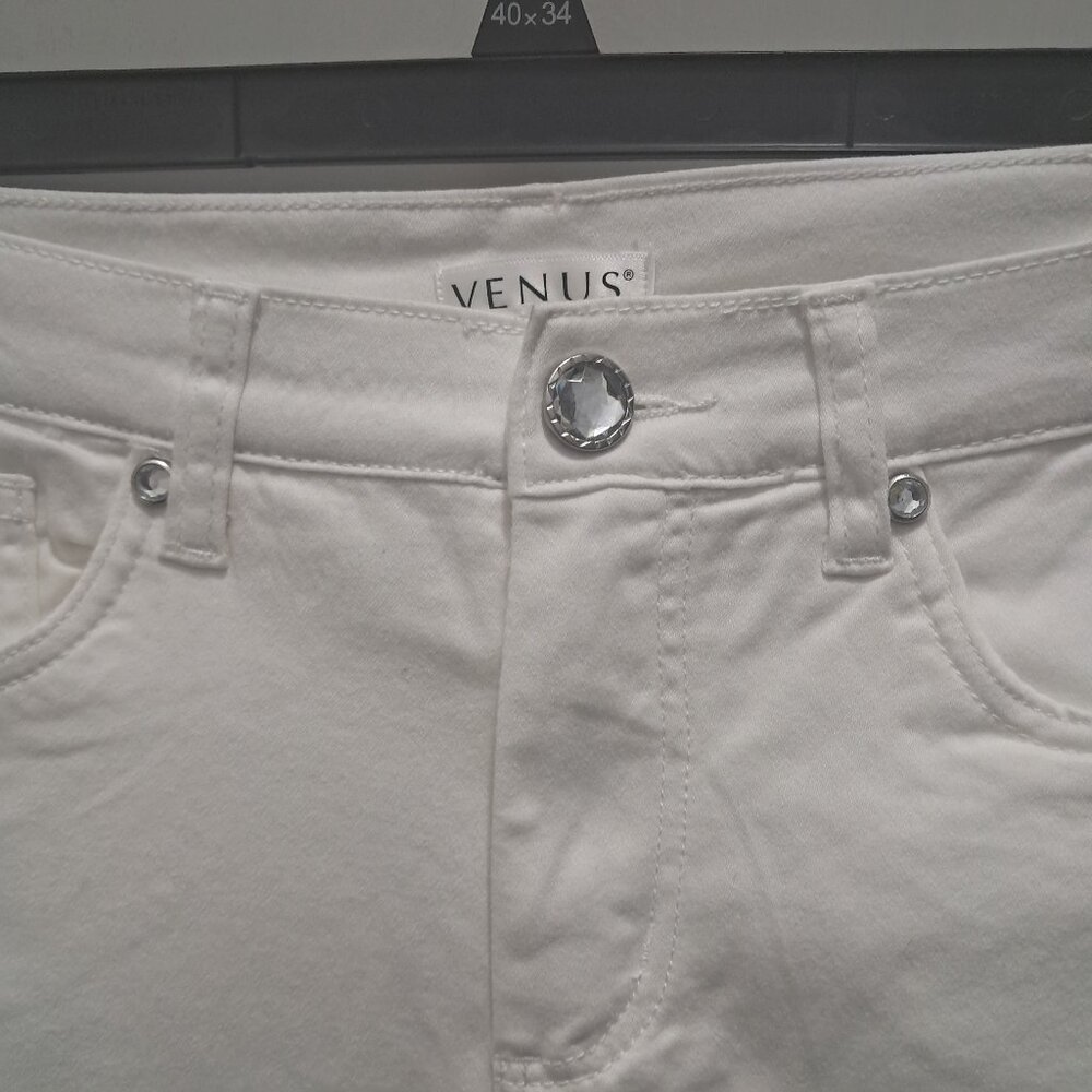 ✨ VENUS Vibrant White Skinny Jeans - Jeweled Buttons - Size 10L NWOT ✨